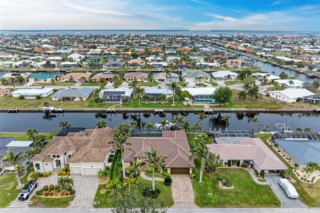 Под контрактом: $975,000 (3 спален, 3 ванн, 2205 Квадратных фут)