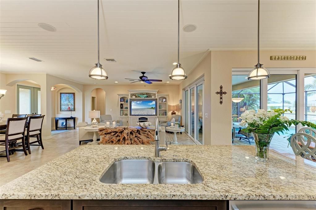 Под контрактом: $975,000 (3 спален, 3 ванн, 2205 Квадратных фут)