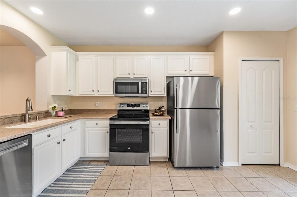For Sale: $255,000 (2 beds, 2 baths, 1248 Square Feet)