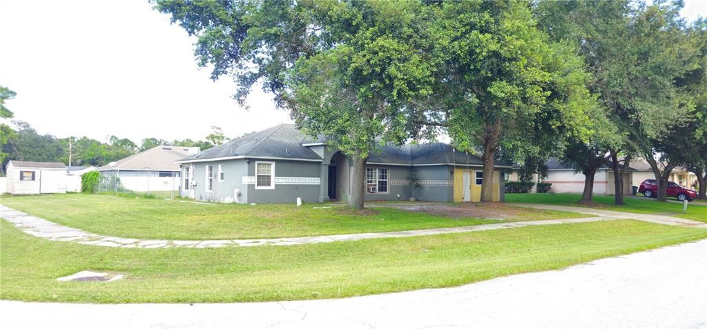 合同活跃: $250,000 (3 贝兹, 3 浴室, 2364 平方英尺)