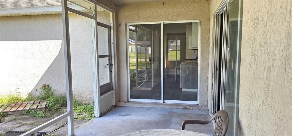 合同活跃: $250,000 (3 贝兹, 3 浴室, 2364 平方英尺)