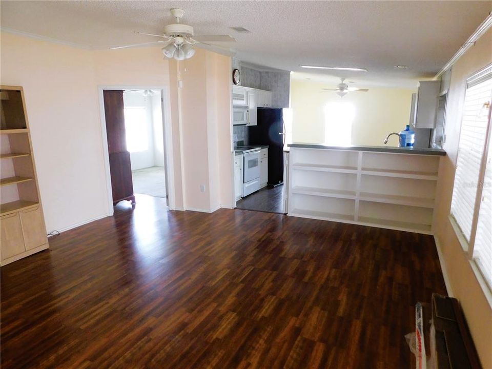 For Sale: $145,000 (3 beds, 2 baths, 1296 Square Feet)
