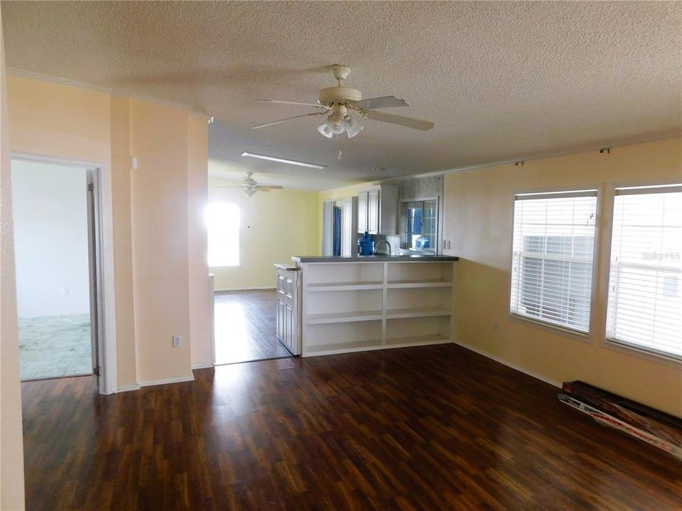 For Sale: $145,000 (3 beds, 2 baths, 1296 Square Feet)