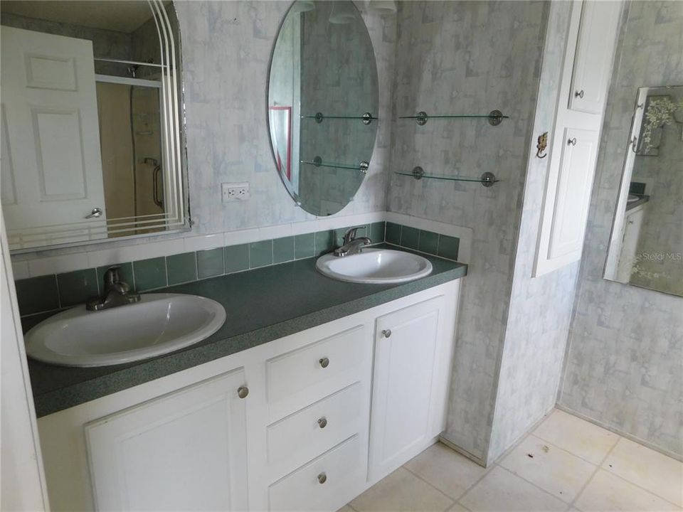 For Sale: $145,000 (3 beds, 2 baths, 1296 Square Feet)