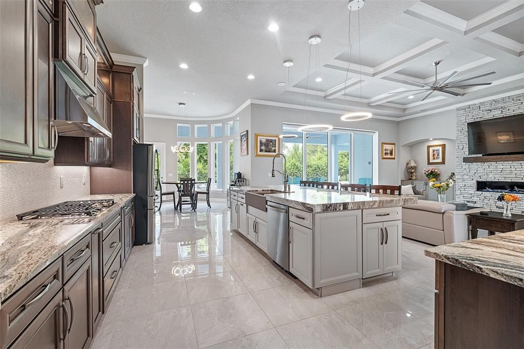 На продажу: $3,295,000 (5 спален, 4 ванн, 5454 Квадратных фут)