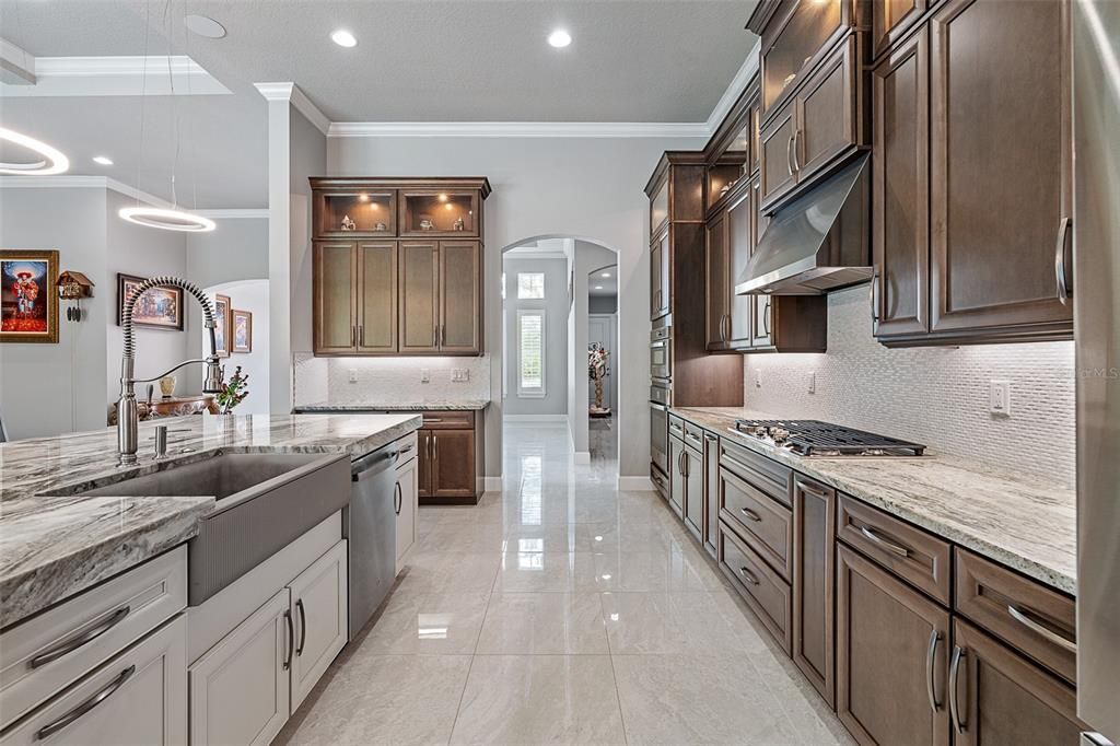 На продажу: $3,295,000 (5 спален, 4 ванн, 5454 Квадратных фут)