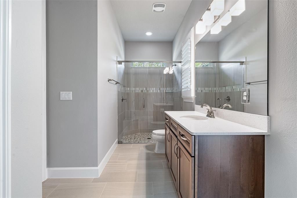 На продажу: $3,295,000 (5 спален, 4 ванн, 5454 Квадратных фут)