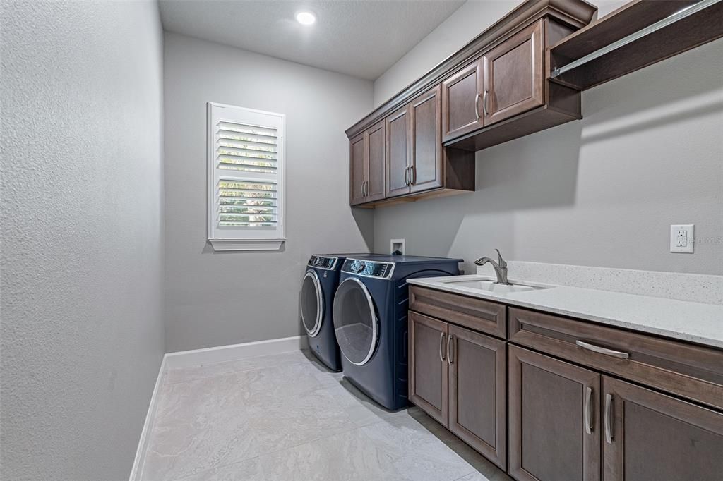 На продажу: $3,295,000 (5 спален, 4 ванн, 5454 Квадратных фут)