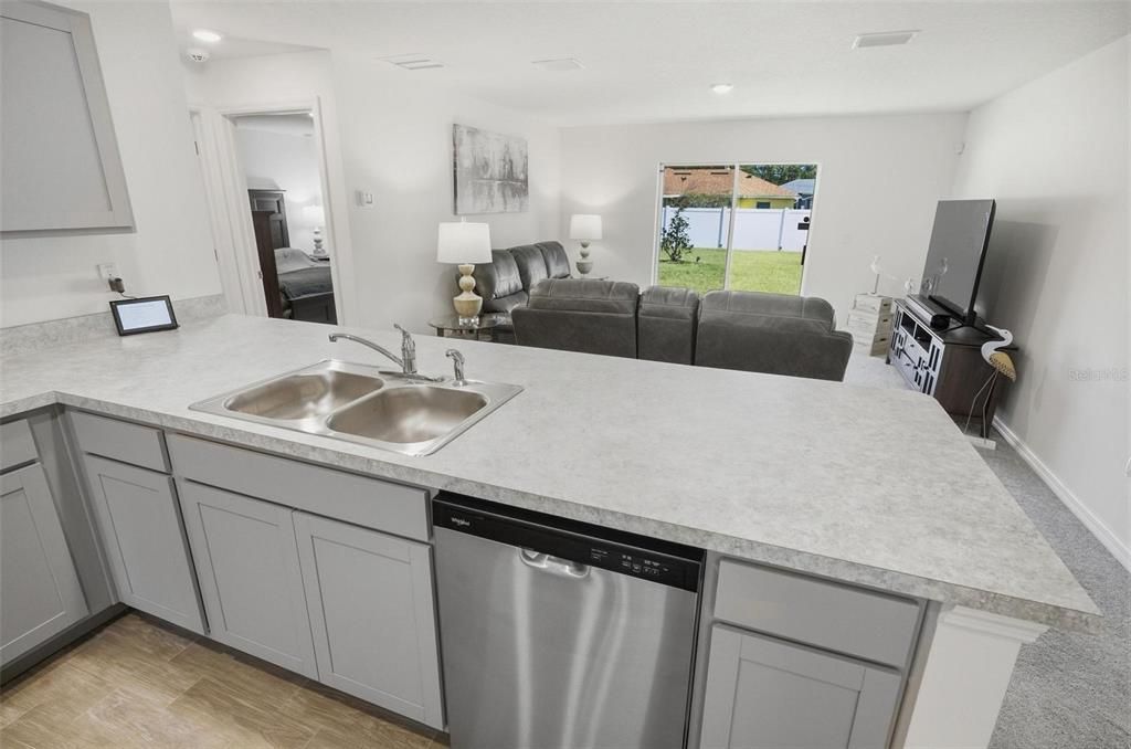 待售: $320,000 (3 贝兹, 2 浴室, 1552 平方英尺)