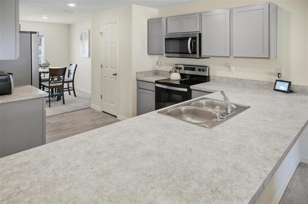 待售: $320,000 (3 贝兹, 2 浴室, 1552 平方英尺)