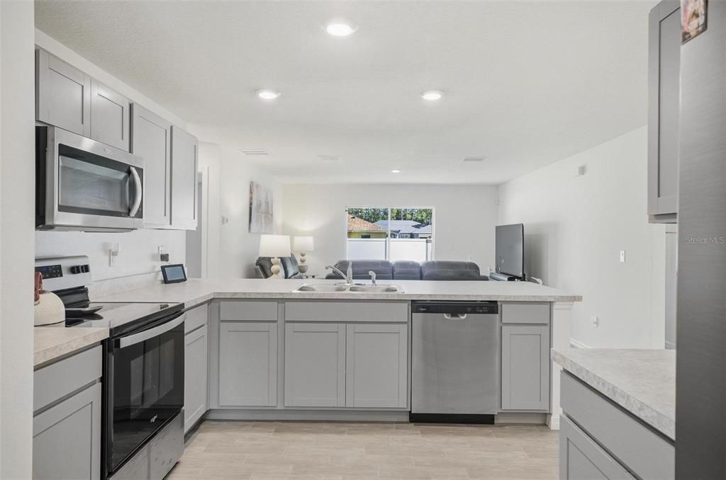 待售: $320,000 (3 贝兹, 2 浴室, 1552 平方英尺)