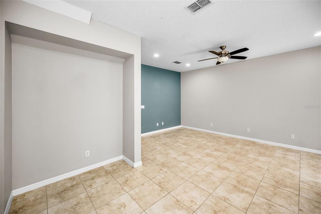 Activo con contrato: $344,000 (3 camas, 2 baños, 1525 Pies cuadrados)