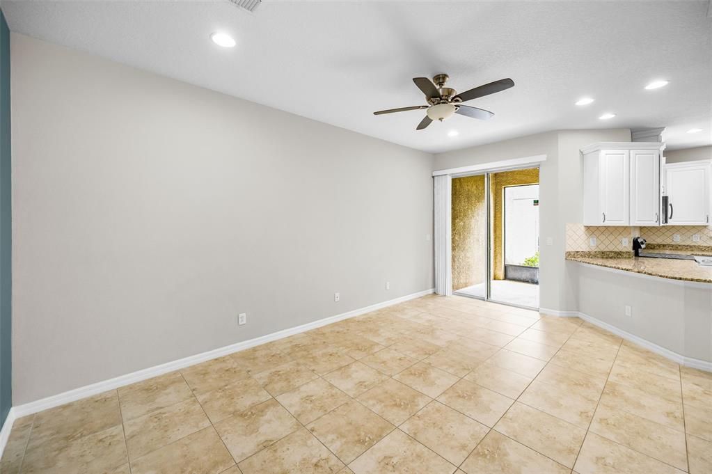 Activo con contrato: $344,000 (3 camas, 2 baños, 1525 Pies cuadrados)