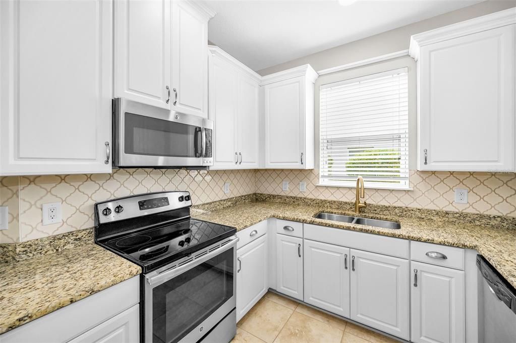 Activo con contrato: $344,000 (3 camas, 2 baños, 1525 Pies cuadrados)