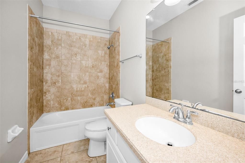 Activo con contrato: $344,000 (3 camas, 2 baños, 1525 Pies cuadrados)