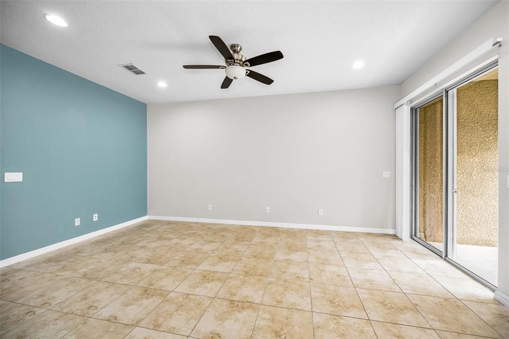 Activo con contrato: $344,000 (3 camas, 2 baños, 1525 Pies cuadrados)