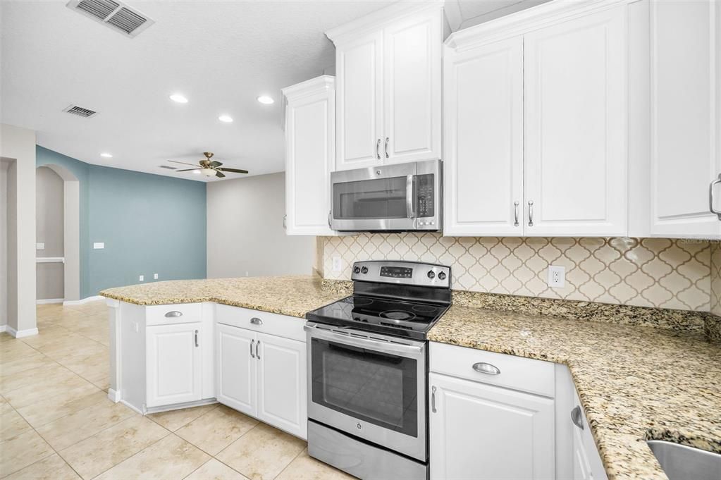 Activo con contrato: $344,000 (3 camas, 2 baños, 1525 Pies cuadrados)