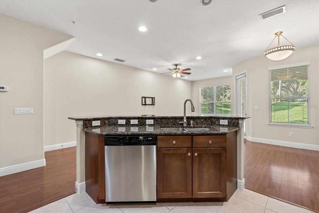 На продажу: $385,000 (3 спален, 2 ванн, 1674 Квадратных фут)