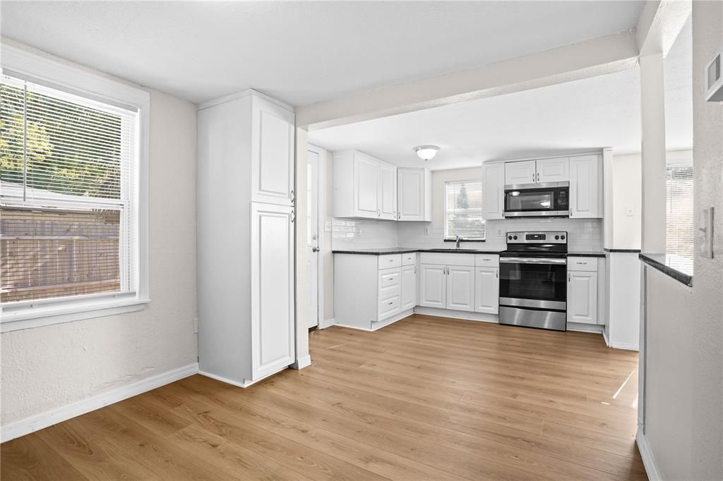 En Venta: $276,400 (3 camas, 2 baños, 1422 Pies cuadrados)