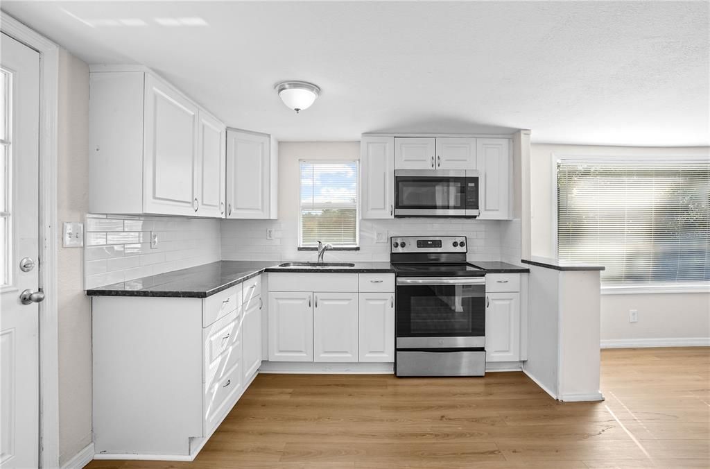 En Venta: $276,400 (3 camas, 2 baños, 1422 Pies cuadrados)