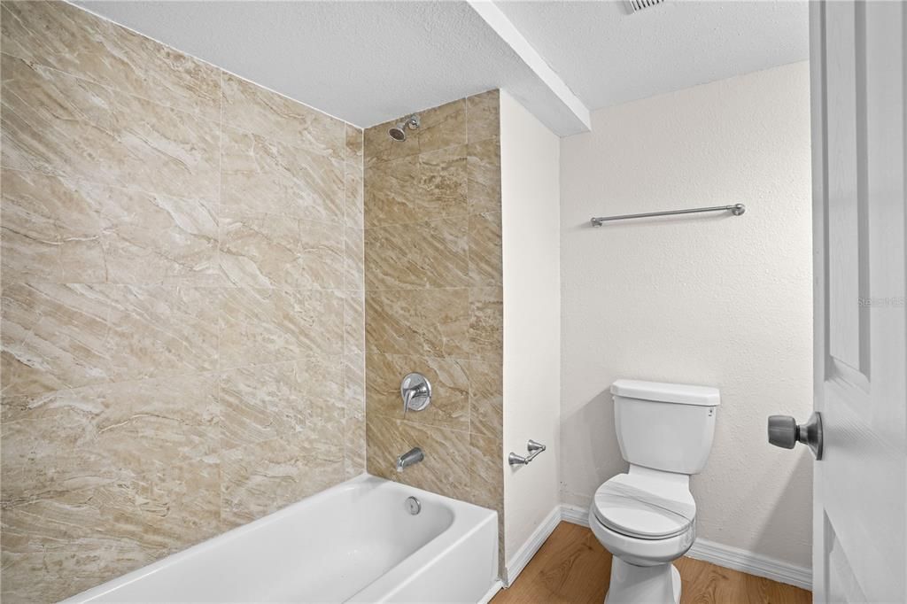 En Venta: $276,400 (3 camas, 2 baños, 1422 Pies cuadrados)