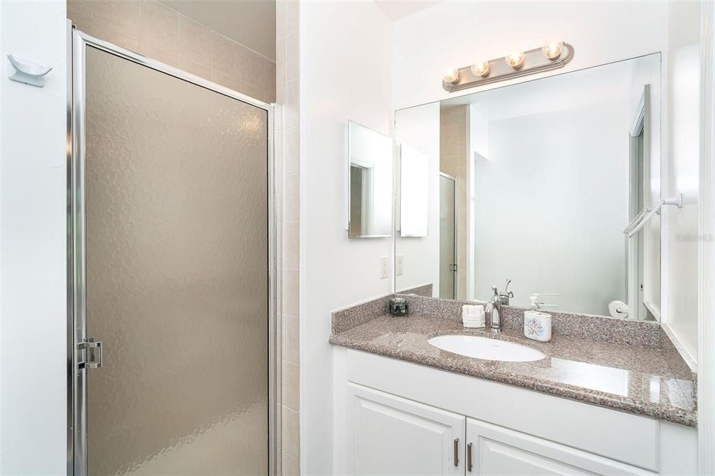 For Sale: $225,000 (2 beds, 2 baths, 870 Square Feet)