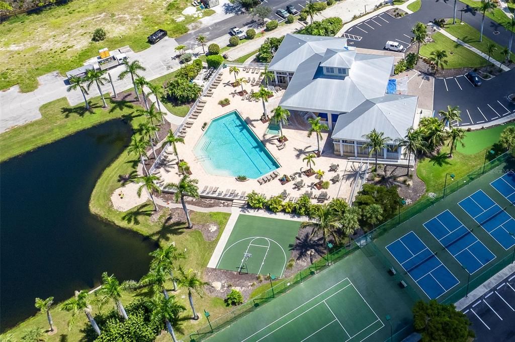 For Sale: $225,000 (2 beds, 2 baths, 870 Square Feet)