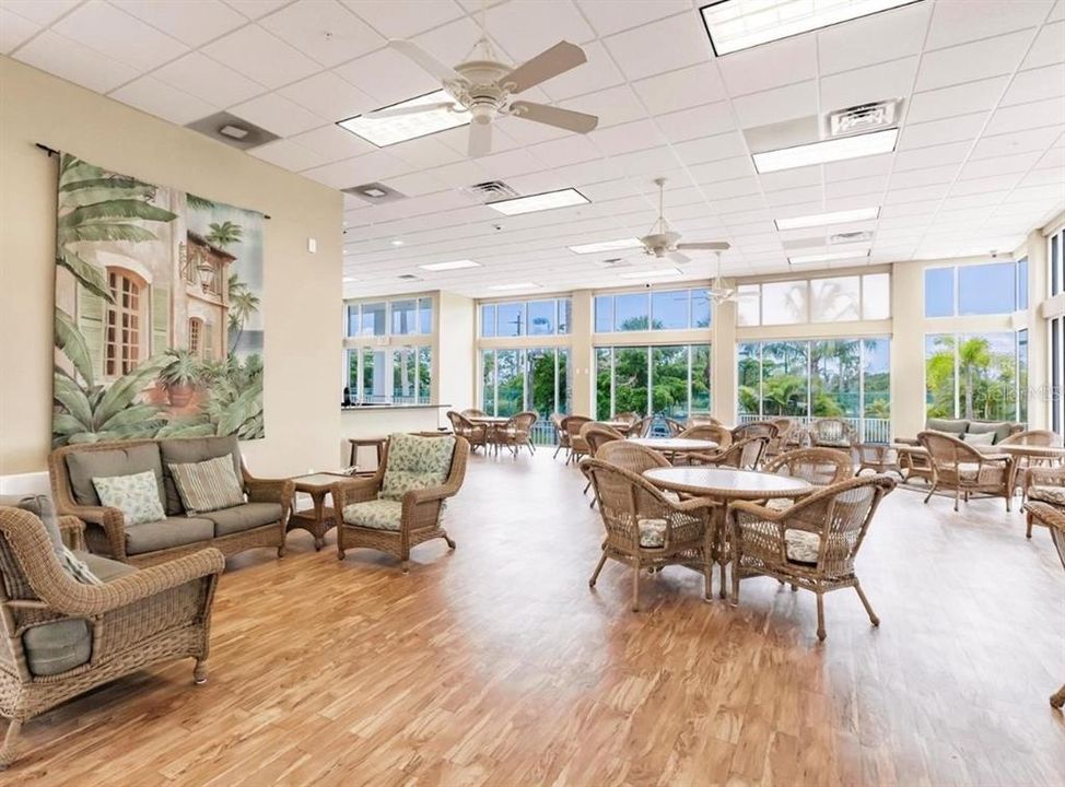 For Sale: $225,000 (2 beds, 2 baths, 870 Square Feet)