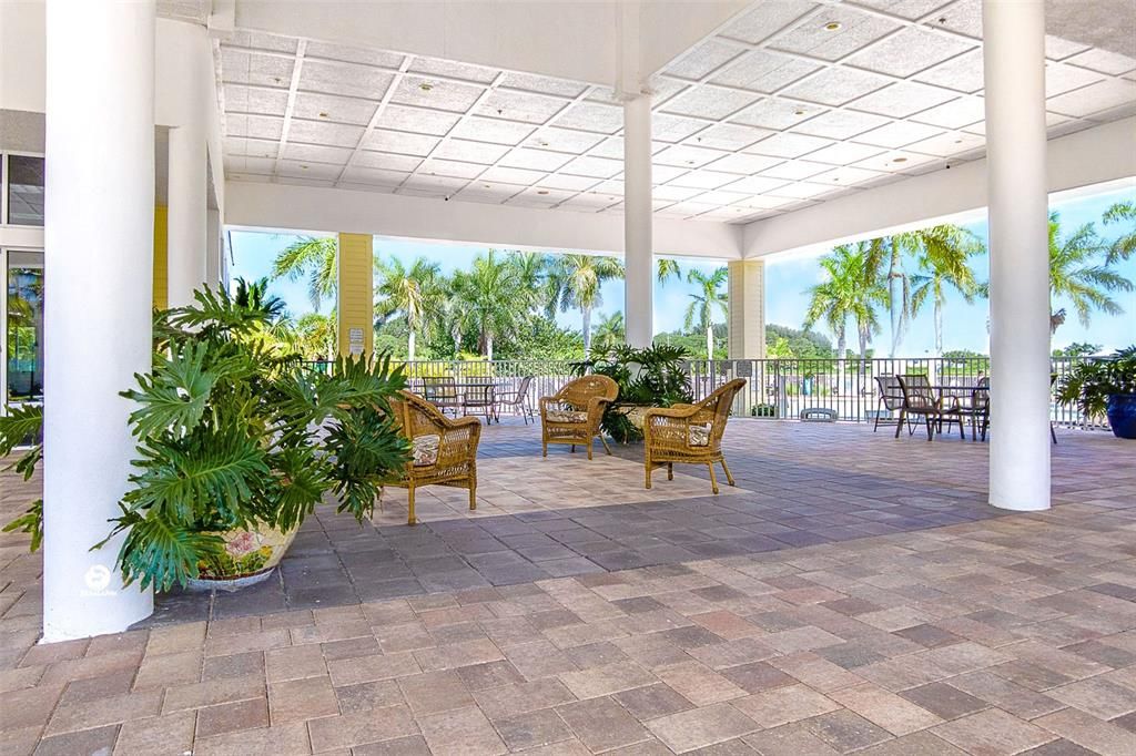 For Sale: $225,000 (2 beds, 2 baths, 870 Square Feet)