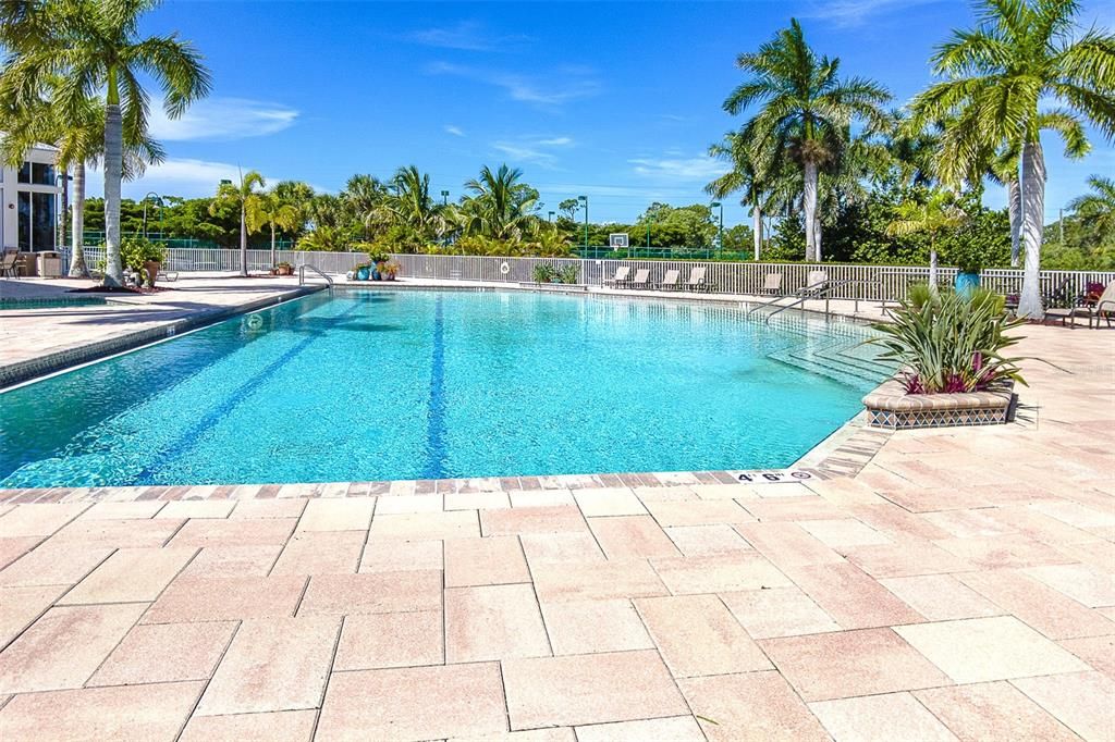 For Sale: $225,000 (2 beds, 2 baths, 870 Square Feet)