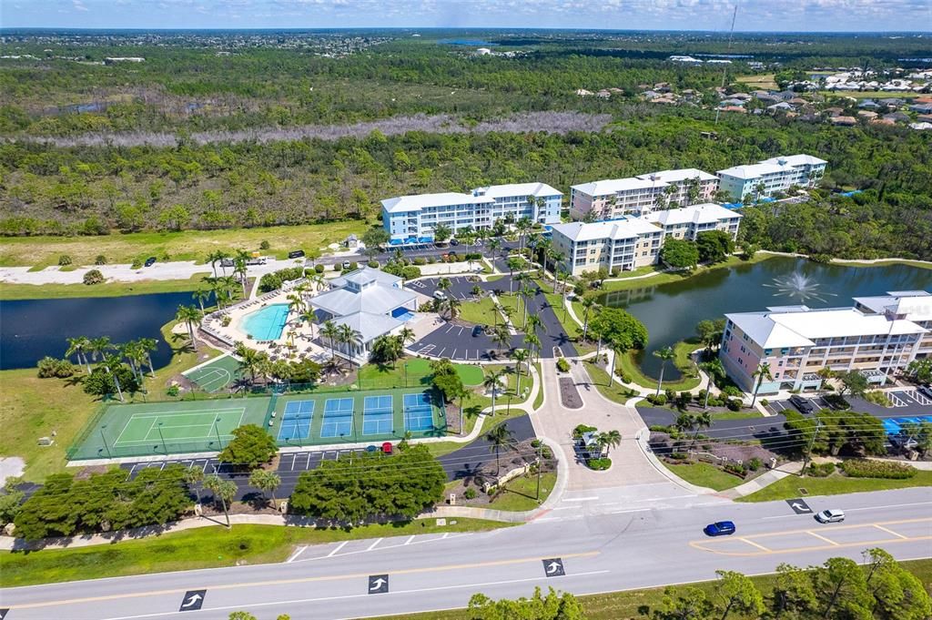 For Sale: $225,000 (2 beds, 2 baths, 870 Square Feet)