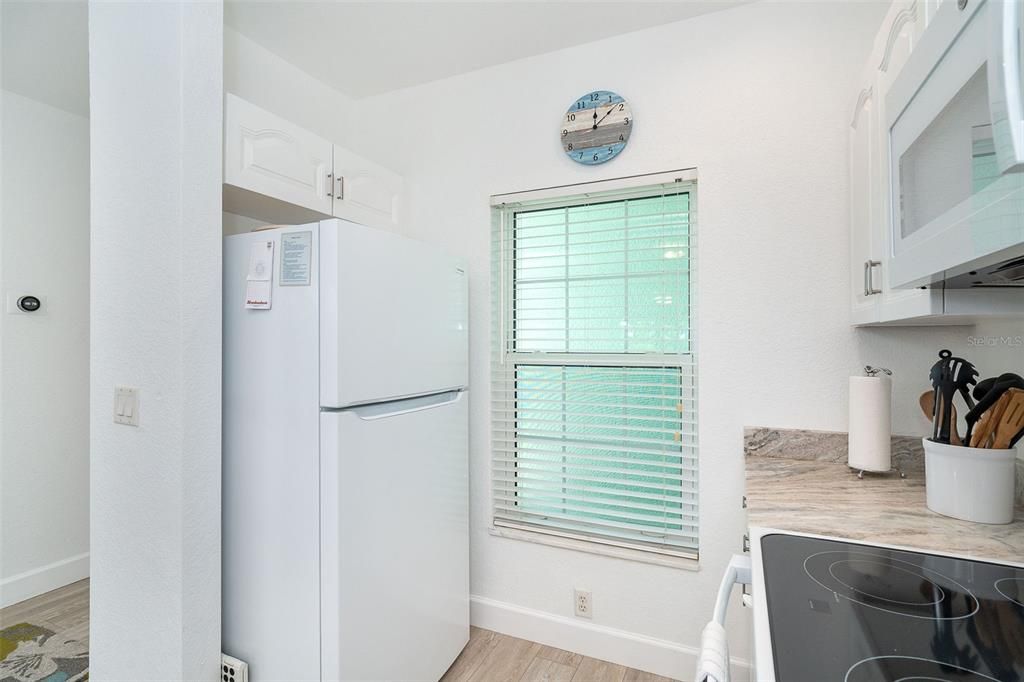 For Sale: $225,000 (2 beds, 2 baths, 870 Square Feet)