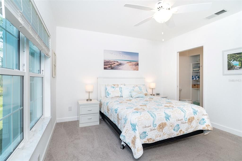 For Sale: $225,000 (2 beds, 2 baths, 870 Square Feet)