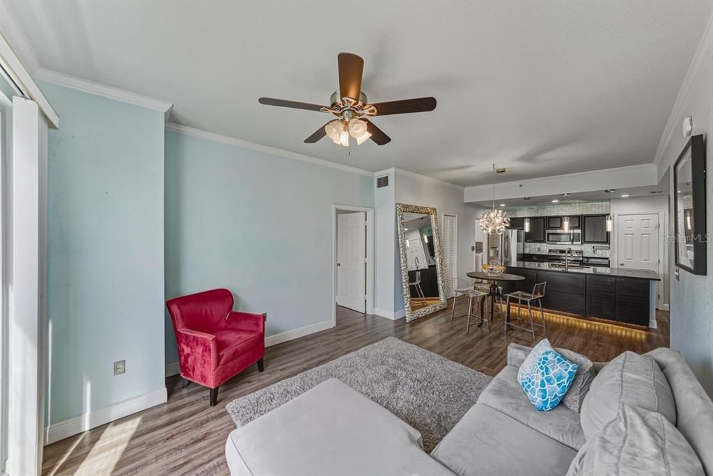 待售: $575,000 (2 贝兹, 2 浴室, 1184 平方英尺)