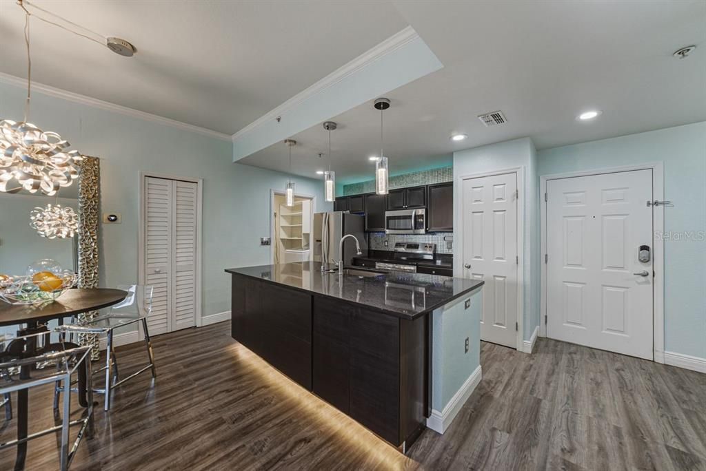 待售: $575,000 (2 贝兹, 2 浴室, 1184 平方英尺)