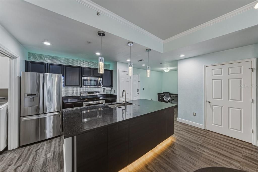 待售: $575,000 (2 贝兹, 2 浴室, 1184 平方英尺)