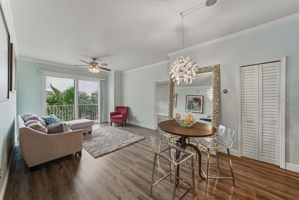 待售: $575,000 (2 贝兹, 2 浴室, 1184 平方英尺)