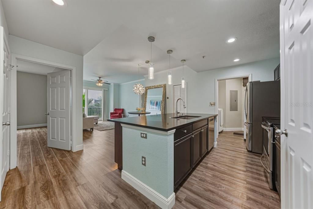 待售: $575,000 (2 贝兹, 2 浴室, 1184 平方英尺)