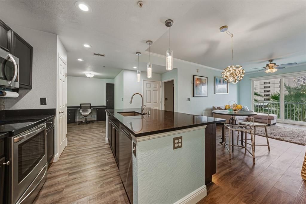 待售: $575,000 (2 贝兹, 2 浴室, 1184 平方英尺)