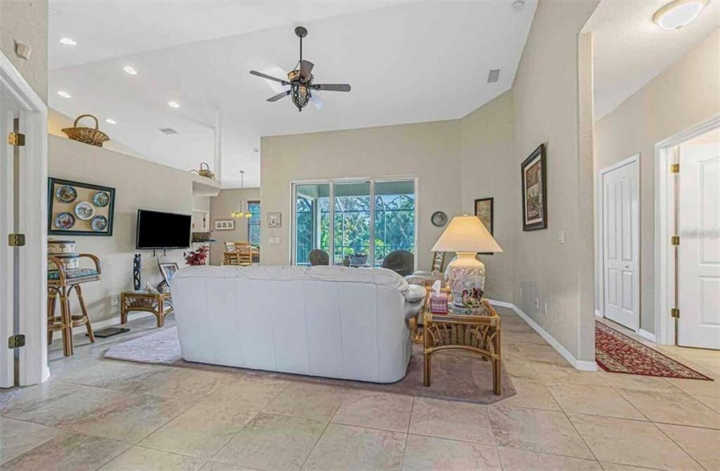 В аренду: $3,000 (3 спален, 2 ванн, 1766 Квадратных фут)