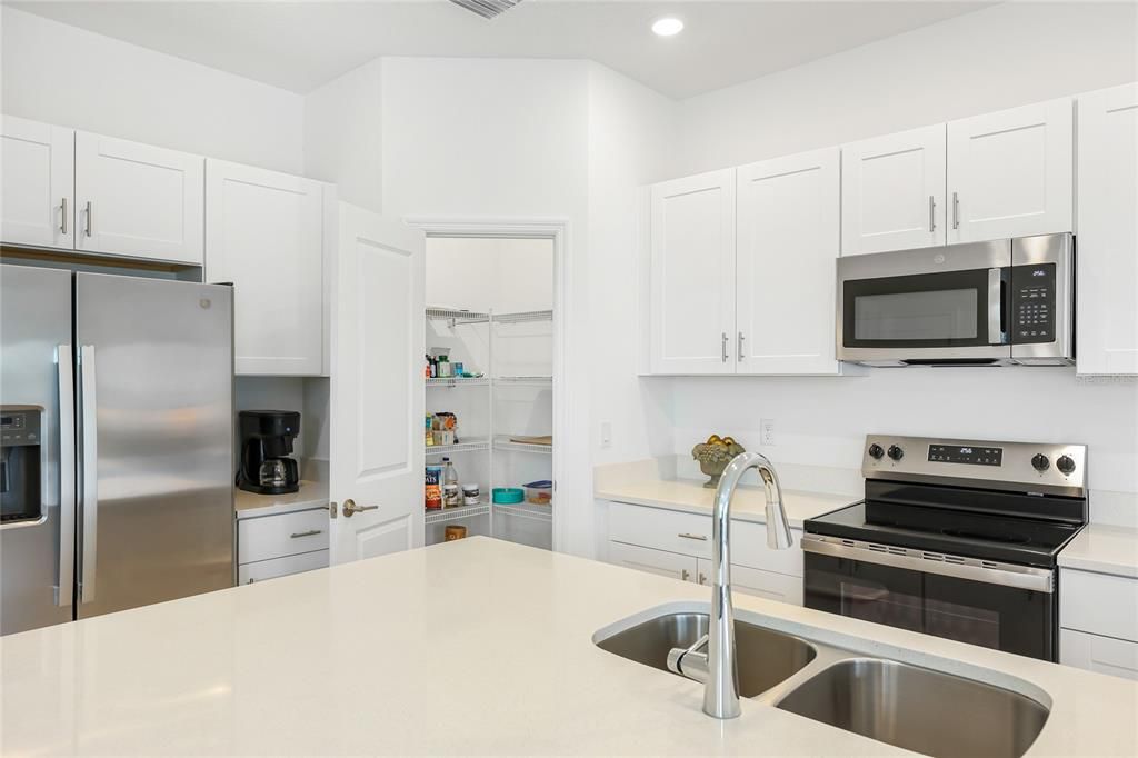 For Sale: $348,000 (3 beds, 2 baths, 1555 Square Feet)