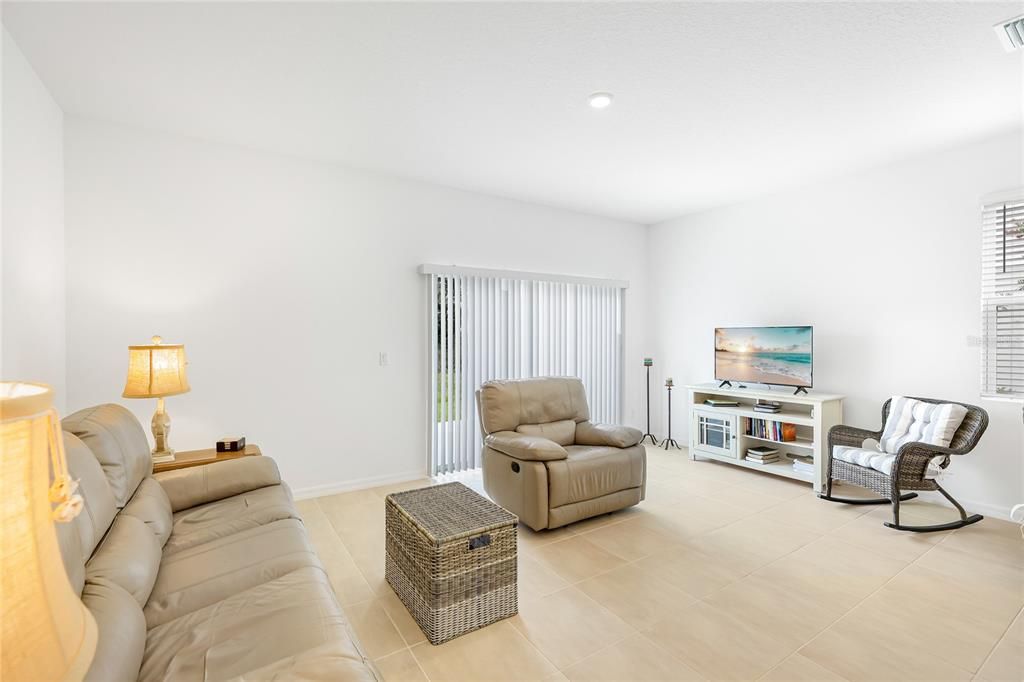 For Sale: $348,000 (3 beds, 2 baths, 1555 Square Feet)