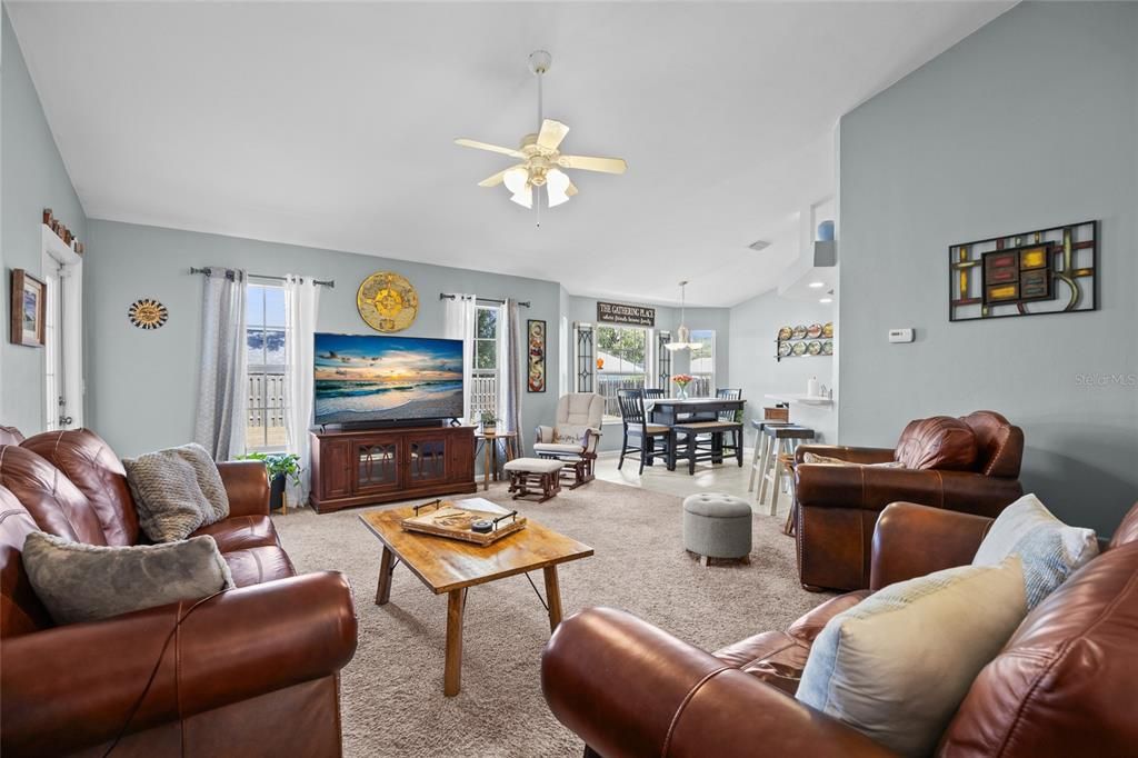 Active With Contract: $348,900 (3 beds, 2 baths, 1663 Square Feet)