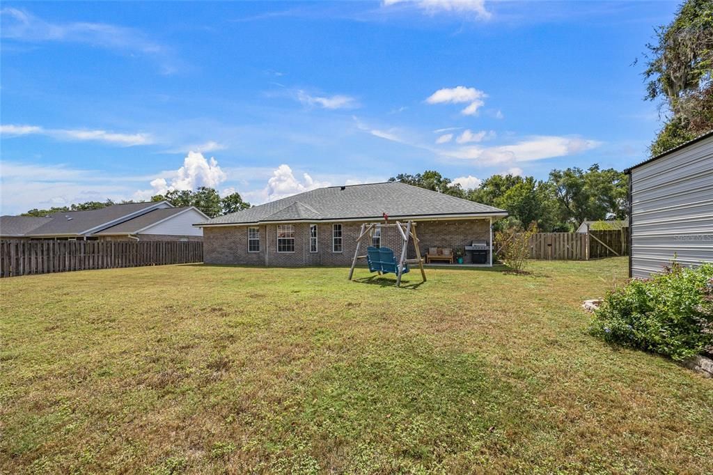 Active With Contract: $348,900 (3 beds, 2 baths, 1663 Square Feet)