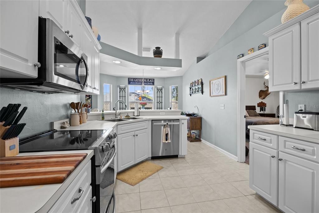 Active With Contract: $348,900 (3 beds, 2 baths, 1663 Square Feet)