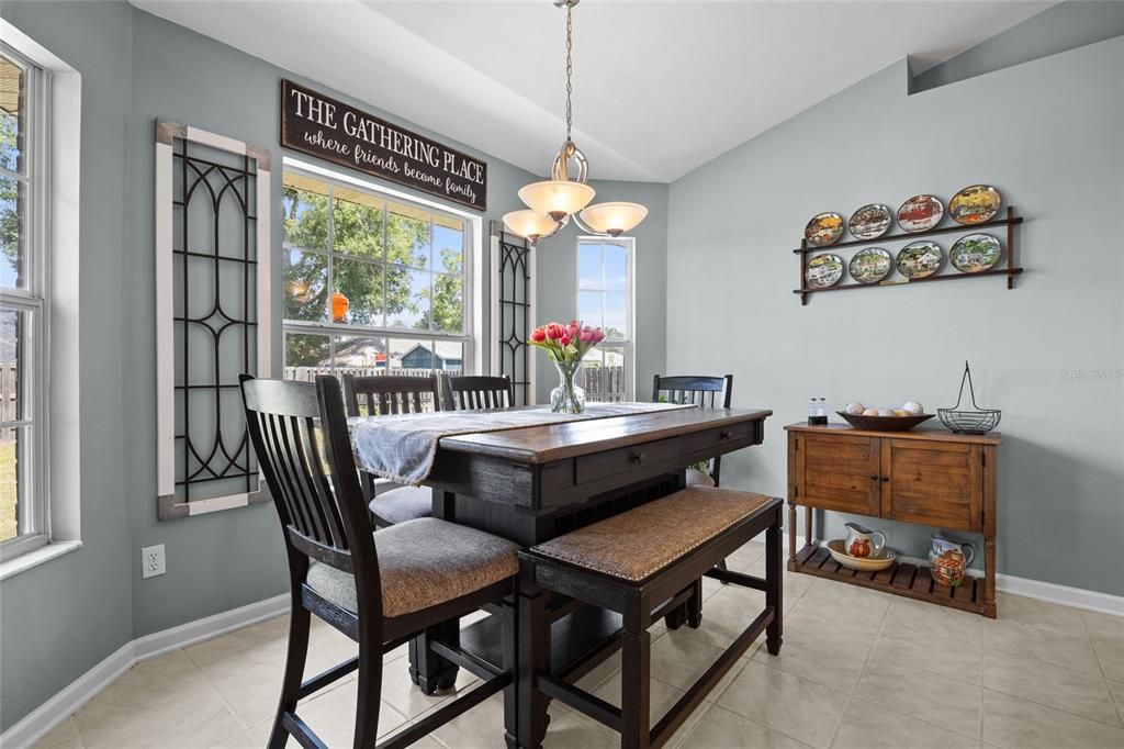 Active With Contract: $348,900 (3 beds, 2 baths, 1663 Square Feet)