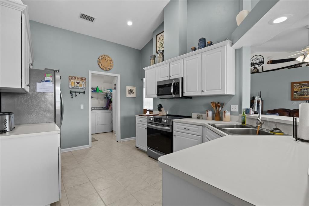 Active With Contract: $348,900 (3 beds, 2 baths, 1663 Square Feet)