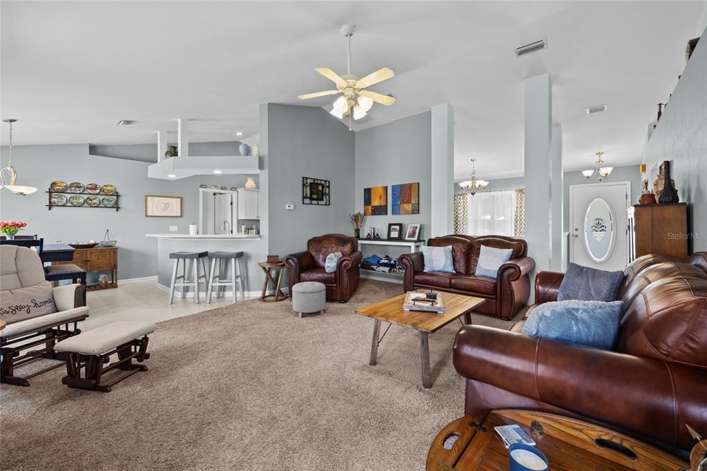 Active With Contract: $348,900 (3 beds, 2 baths, 1663 Square Feet)