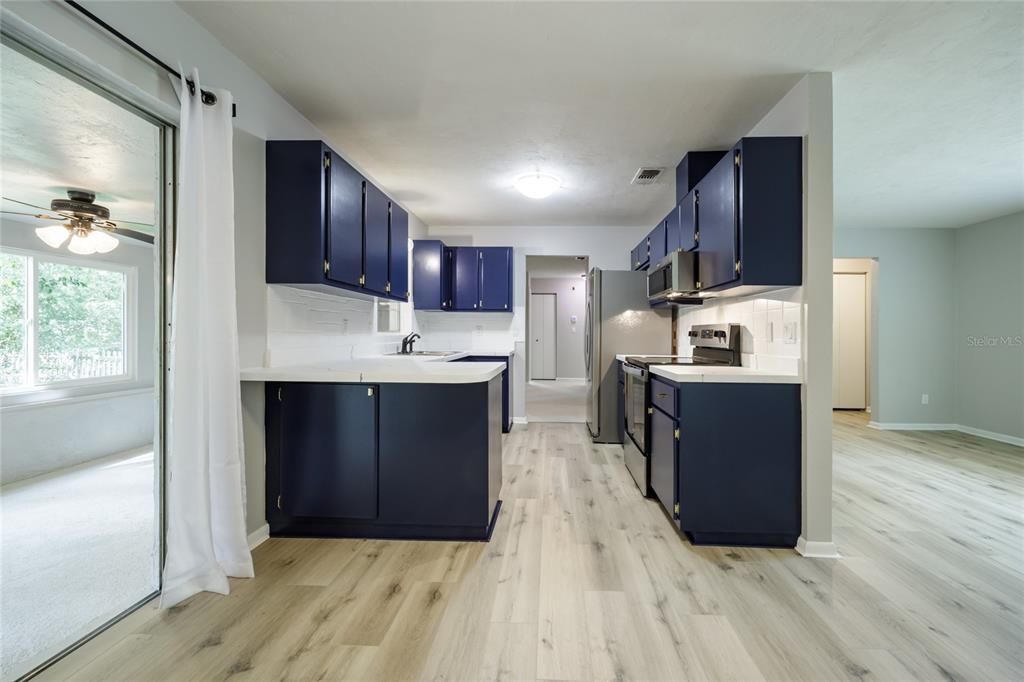 合同活跃: $299,900 (3 贝兹, 2 浴室, 1792 平方英尺)