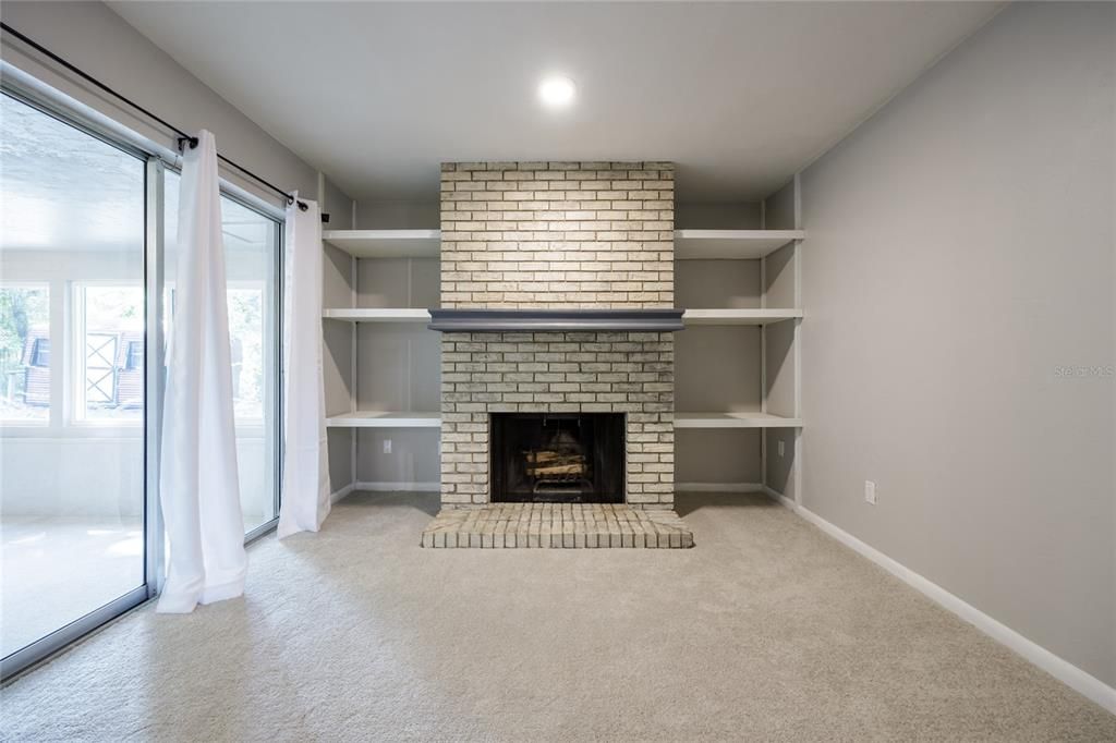 合同活跃: $299,900 (3 贝兹, 2 浴室, 1792 平方英尺)